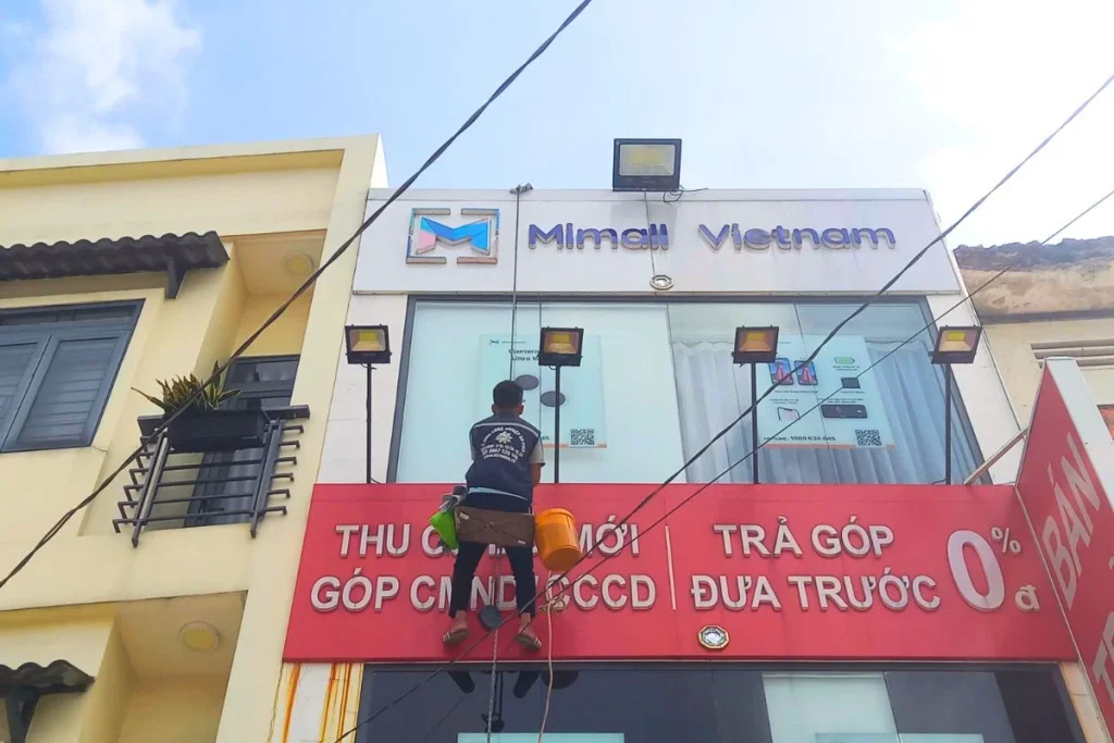 Các câu hỏi thường gặp về giá dịch vụ vệ sinh biển hiệu giúp khách hàng hiểu rõ về chi phí và quy trình tại Go Vina.